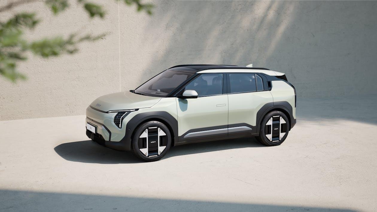 Top Benefits of Choosing an Electric Vehicle Through a Workplace Scheme