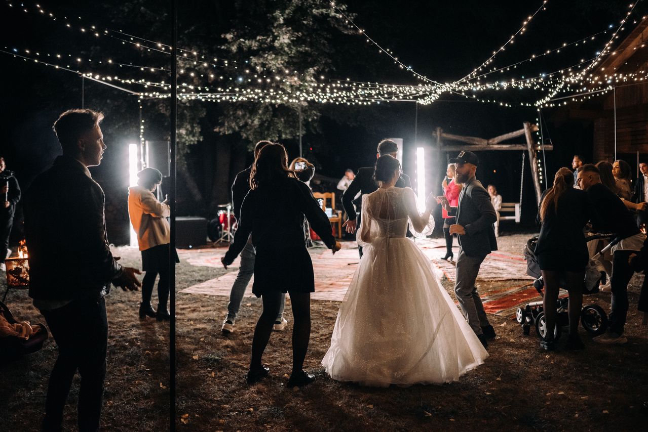 Wedding Entertainment Trends That Are Popular This Year