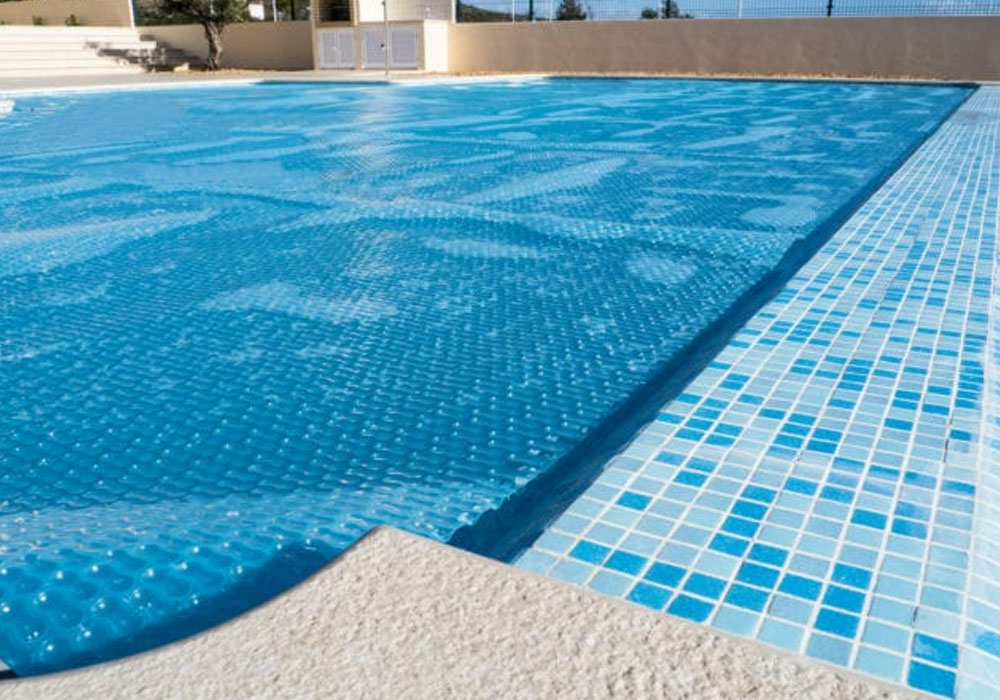 Why Swimming Pool Owners Prefer Solar Screen Non Heating Blankets