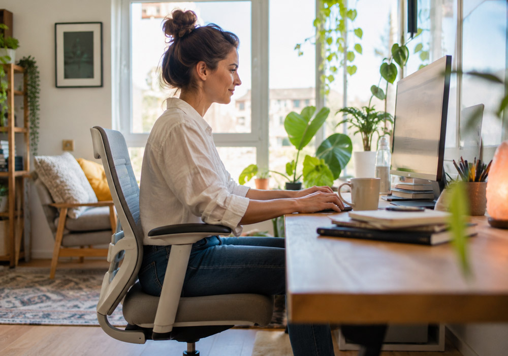 How to Create a Health First Home Workspace That Helps Reduce Fatigue and Discomfort